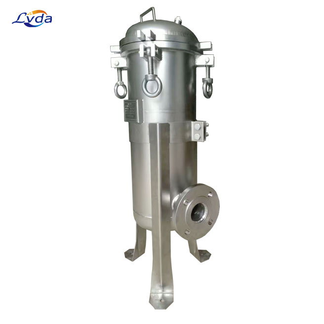 Cartridge filter housing