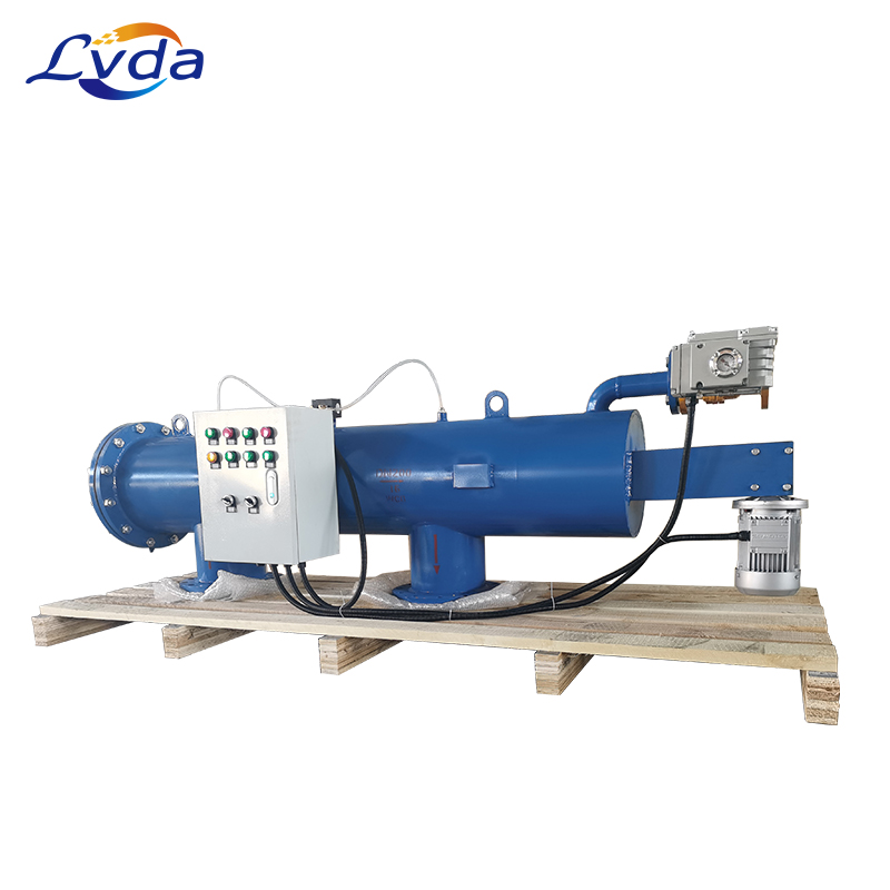 Horizontal self-cleaning filter for removing solid particles