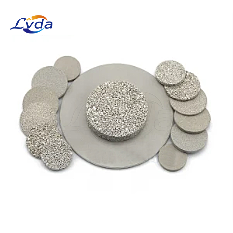 Sintered stainless steel filter disc for sealings