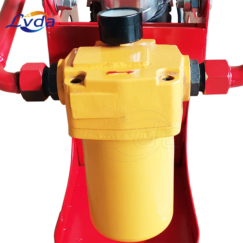 Portable oil filtering machine
