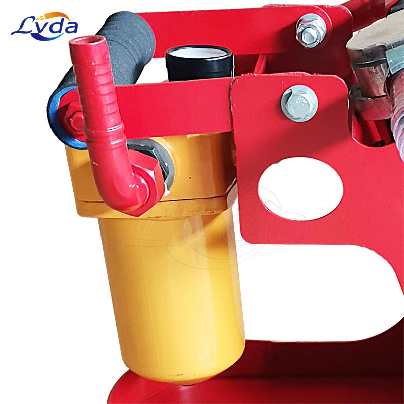 Portable oil filtering machine