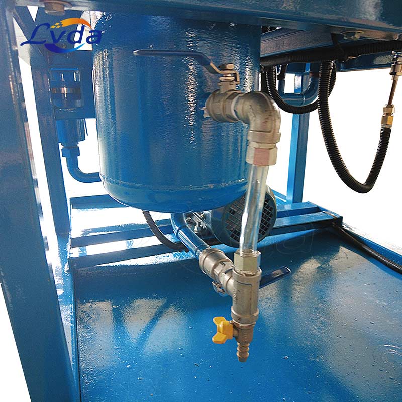 Machine oil coalescing dehydration purifier