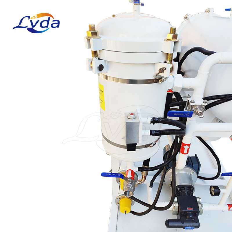 Coalescing dewatering purifier for turbine oil