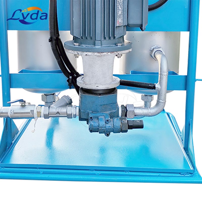 Intelligent moveable oil filtrating device