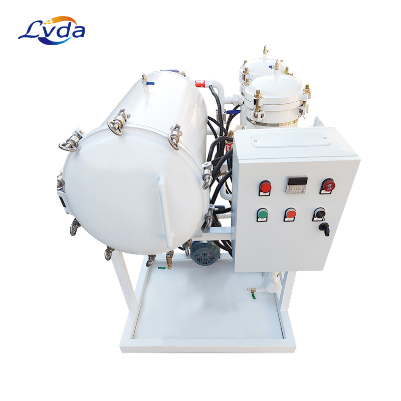 Vertical tramp oil separator coalescing filter system
