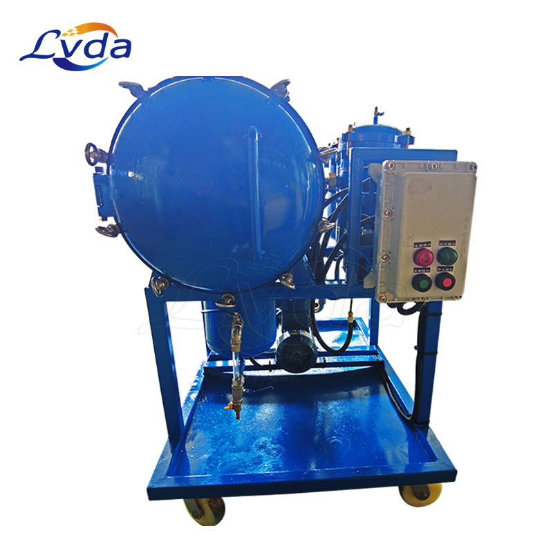 Light oil coalescing dehydration device
