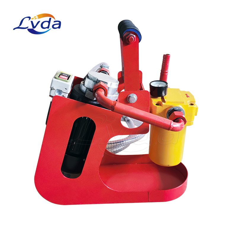 Portable oil filtering machine