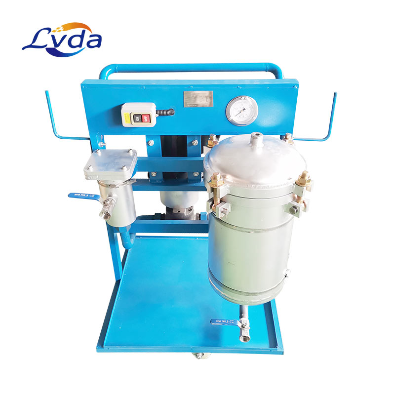 Mobile insulation oil purification and filtration skid