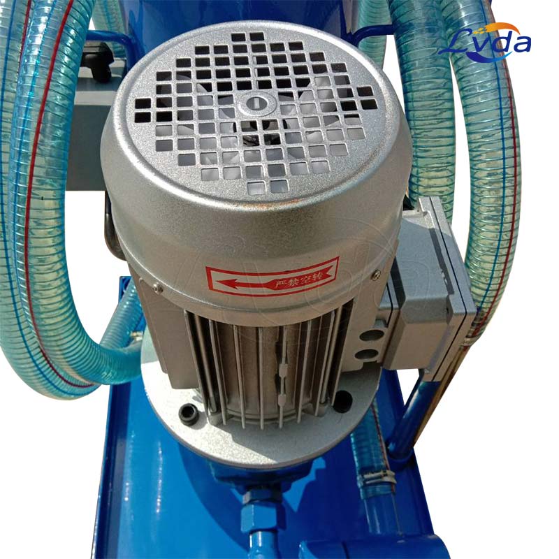 Movable hydraulic/lubrication oil dehydrator
