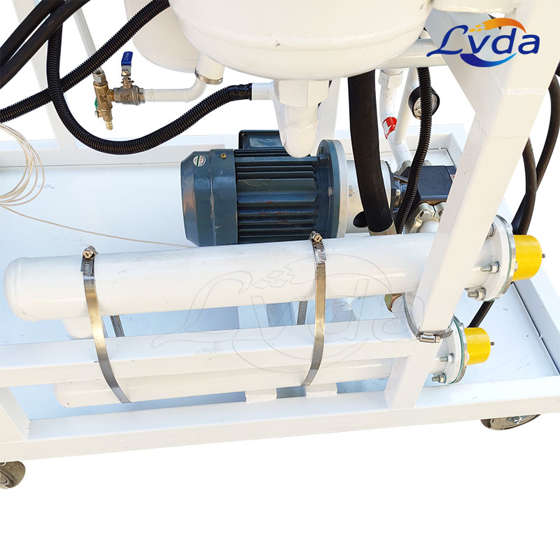 Coalescing dewatering purifier for turbine oil