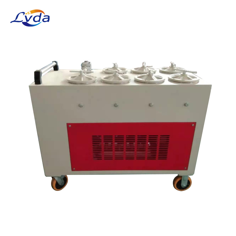 High precision oil purifier for solids removal